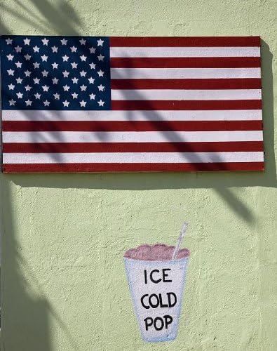 HistoricalFindings Foto: Foto cu semnul „Ice Cold Pop”, American Flag Publaced, Route 66, Seligman, Arizona
