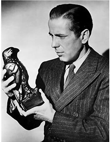 Humphrey Bogart în rolul lui Samuel care ține și se uită la Statuia șoimului Maltez șoimul maltez 8 x 10 Inch fotografie