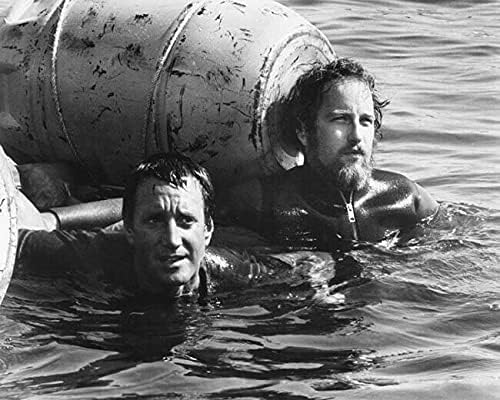 Jaws Roy Scheider Richard Dreyfuss în apă care ține pe butoaie 8x10 Fotografie
